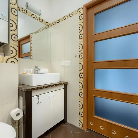 Heart Of Spacious By Renters דירה