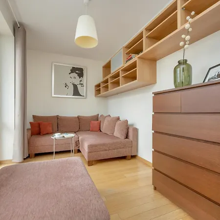 Heart Of Spacious By Renters